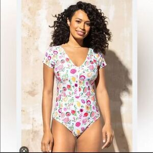 NWT Mott50 Madeline Fresco Crush Fruit Short Sleeve V-Neck One Piece Swimsuit M